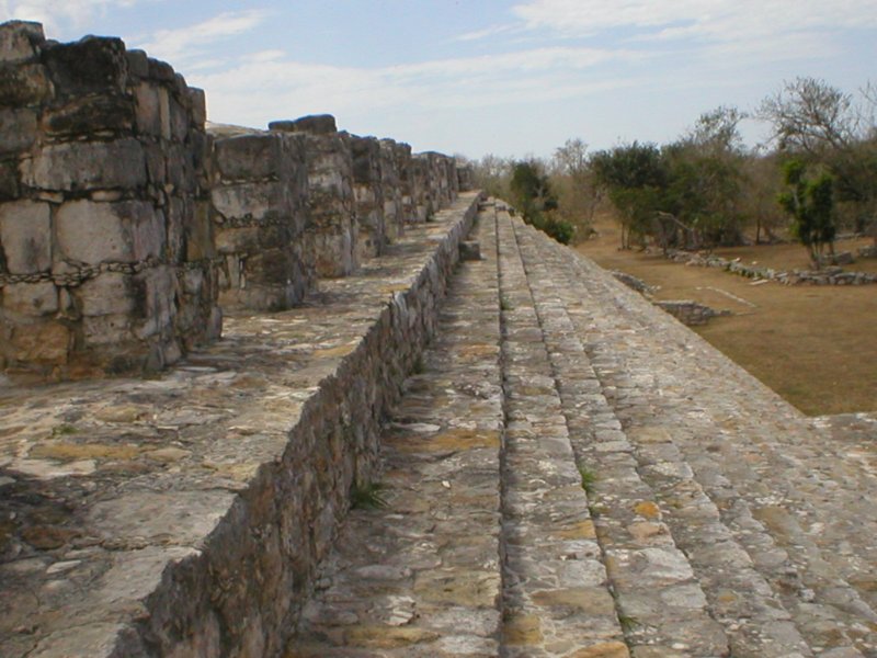 dzibilchaltunthecentralplaza8.jpg
